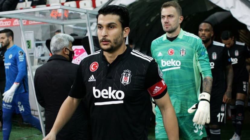 Başiktaş, Mert Günok ve Necip Uysal’ı kadro dışı bıraktı