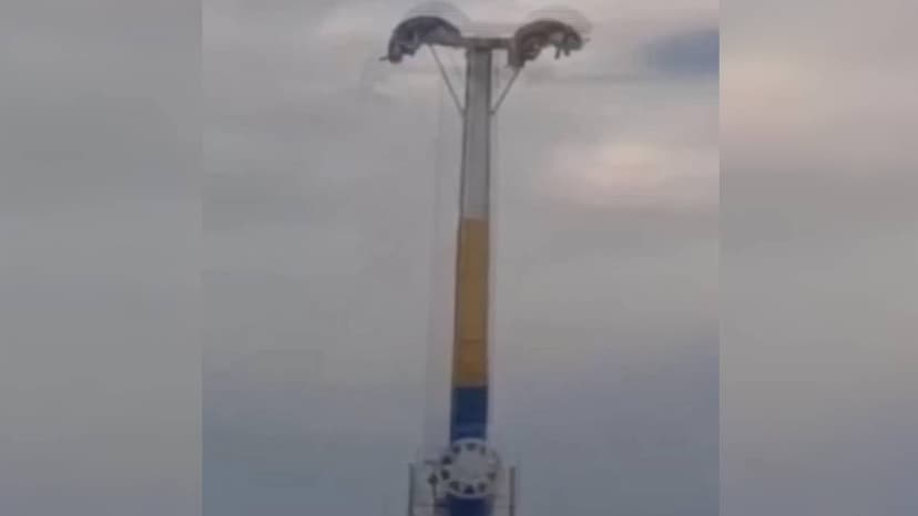 İzmir’de lunaparkta arıza: Oyuncakta baş aşağı mahsur kaldılar