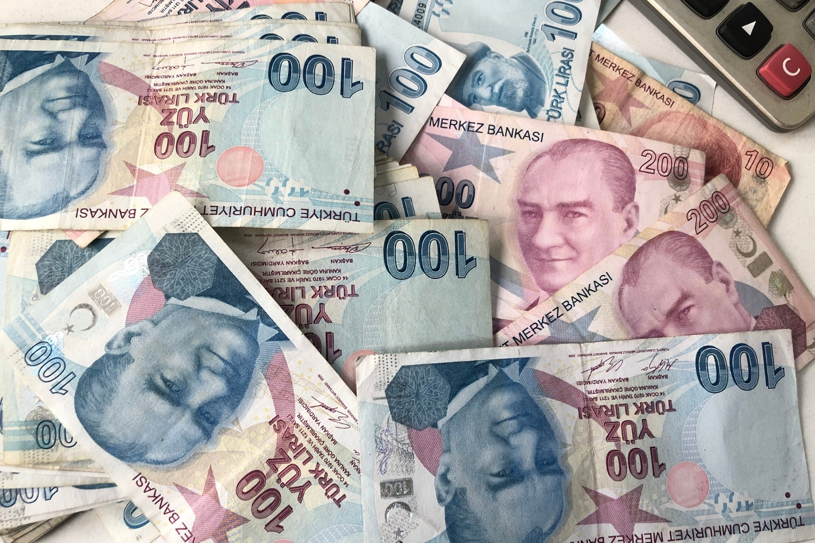 Hazine ve Maliye Bakanlığı düzenlediği ihalede 29,8 milyar lira borçlandı