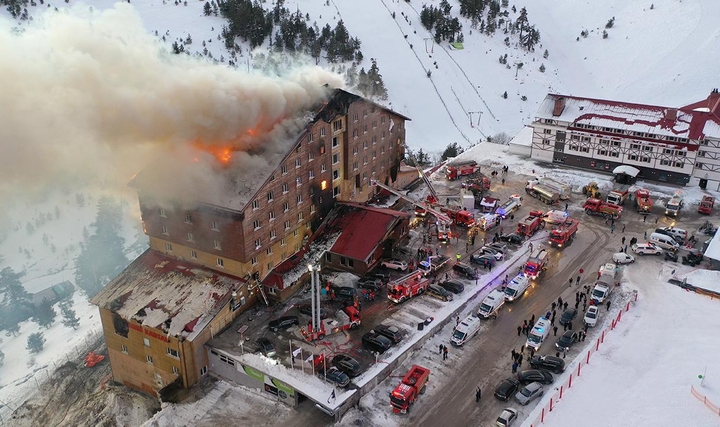 Grand Kartal yangınında yakınlarını kaybedenler Bolu’dan Ankara’ya yürüyüş başlattı