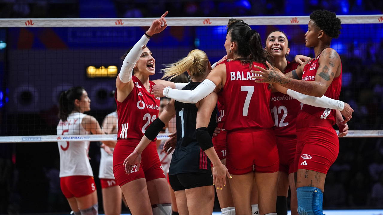A Milli Kadın Voleybol Takımı Çin’i devirdi: Finalde rakip Brezilya